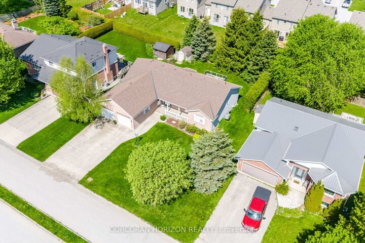 Property Photo: 71 Grayview Drive ON N0C 1H0