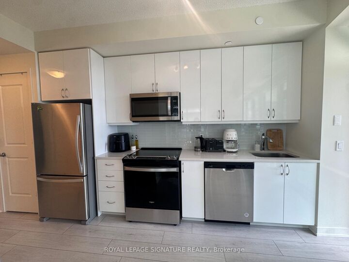 Property Photo: 38 Annie Craig Drive 705 ON M8V 0G9