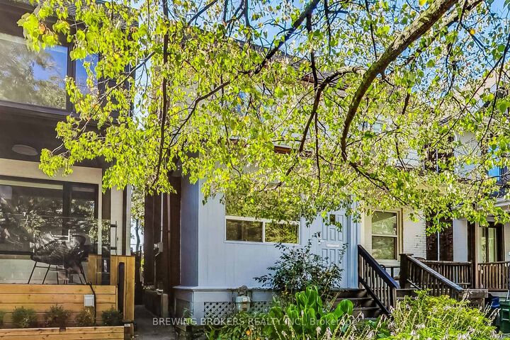 Photo de la propriété:  98 Moberly Avenue  ON M4C 4A9 