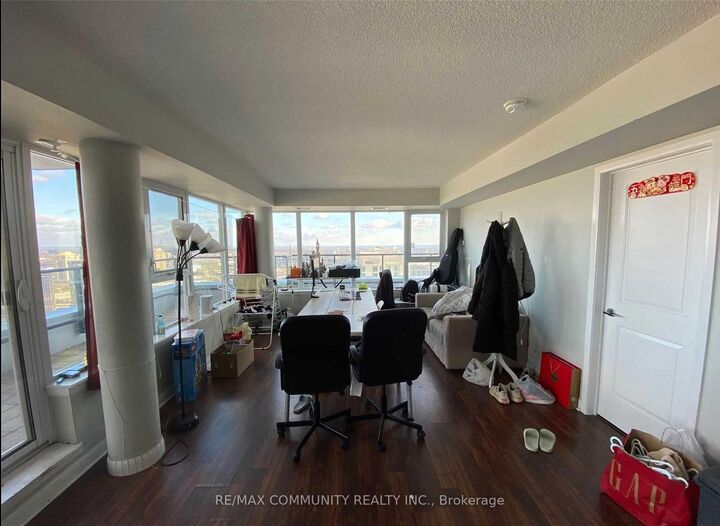 Property Photo:  25 Town Centre Crescent Lph01  ON M1P 0B4 
