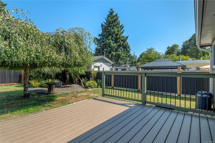 Property Photo: 541 Colwyn St BC V9W 2W8