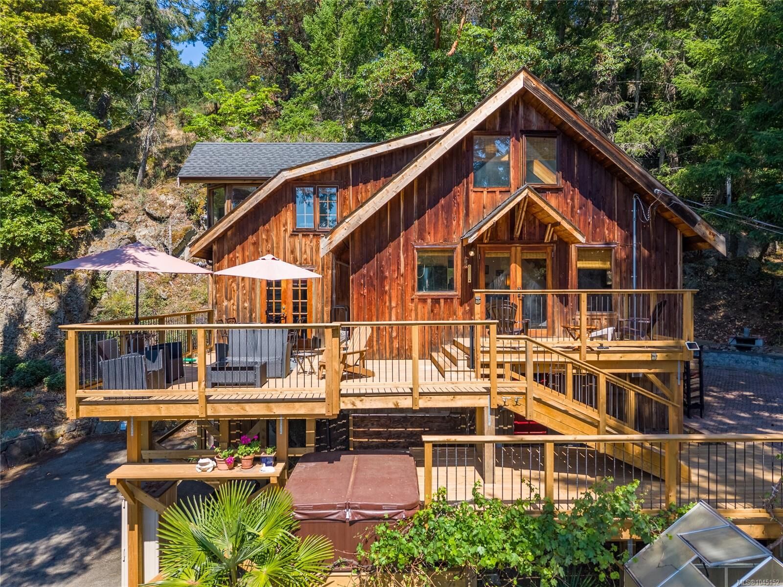 Property Photo: 4704 Captains Cres BC V0N 2M2