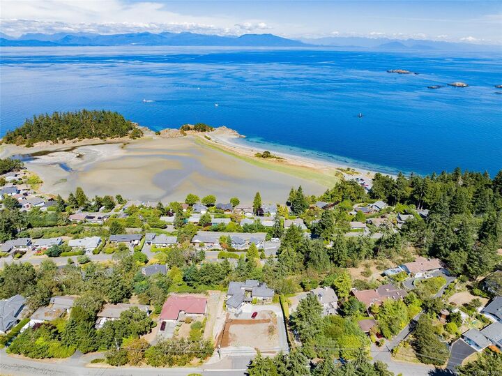Property Photo:  3588 Oakridge Dr  BC V9T 1M4 