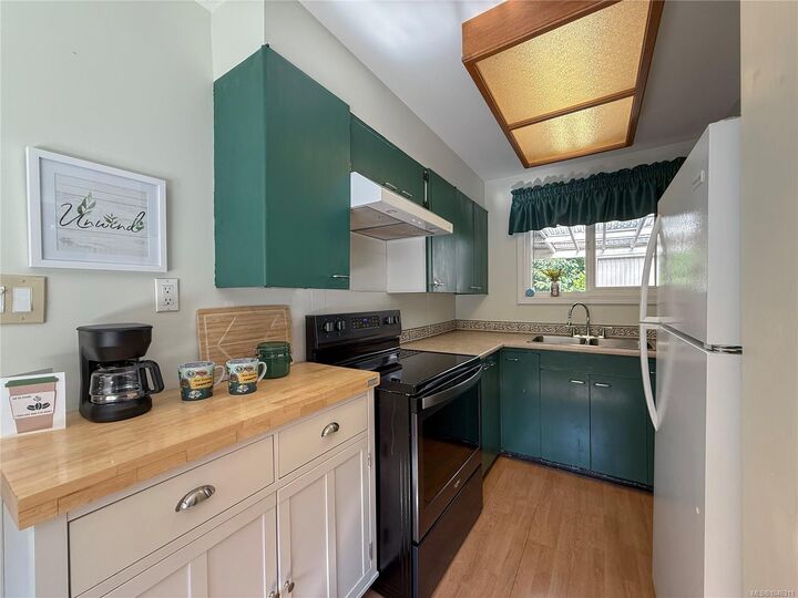 Property Photo: 2361 Campbell River Rd BC V9W 4N9