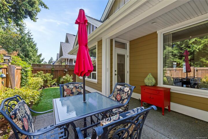 Property Photo: 825 Parkside Cres BC V9P 0C7