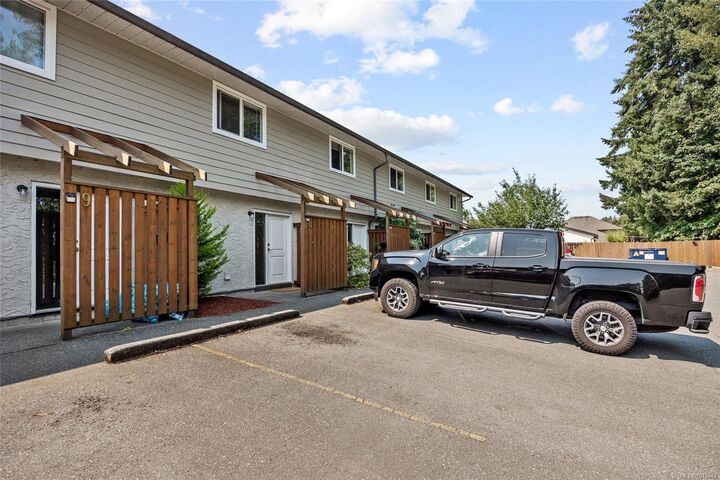 Property Photo:  951 17th St #10  BC V9N 7P8 