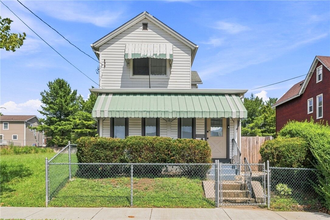 Property Photo:  131 S 7th St  PA 15110 