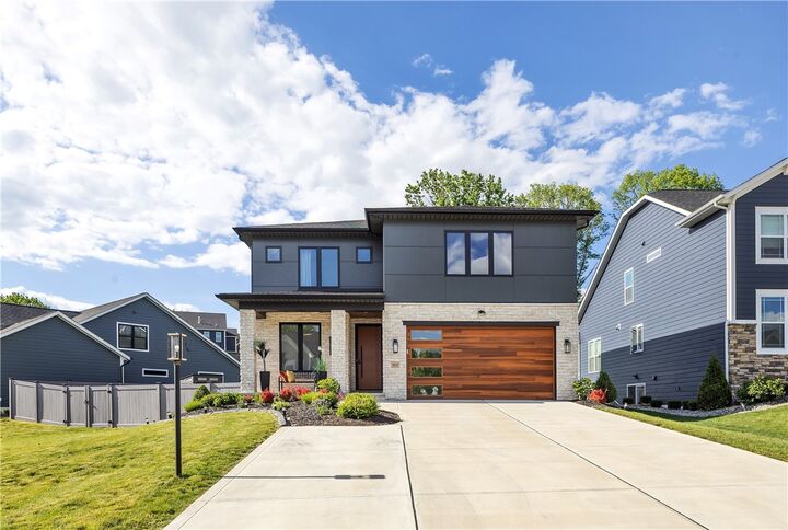 Property Photo:  1048 Honey Locust Dr  PA 15644 
