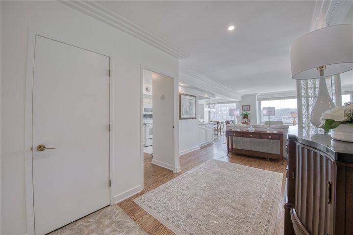 Property Photo:  320 Fort Duquesne Blvd 26N  PA 15222 