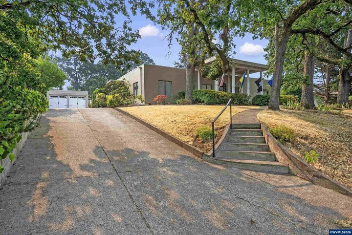 Property Photo: 650 Liberty St SE OR 97301