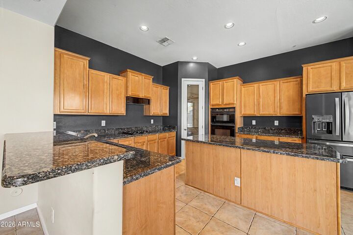 Property Photo: 1902 E Desert Lane AZ 85042