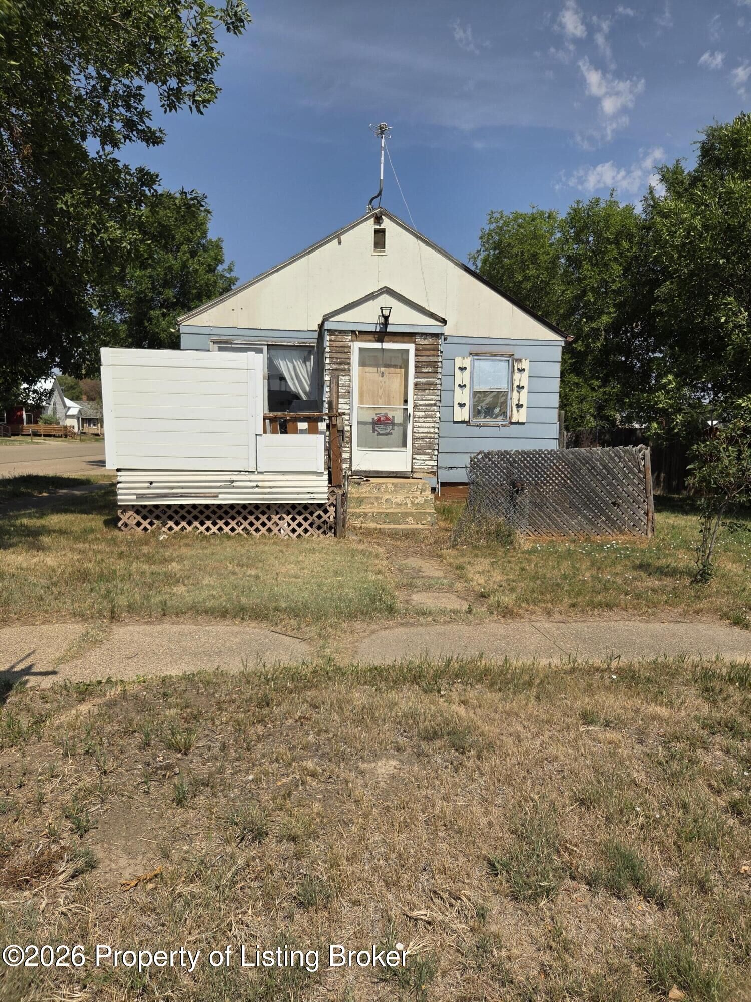 Property Photo:  904 Washington Avenue  ND 58638 