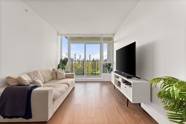 585 Austin Avenue 1702 — photo 1