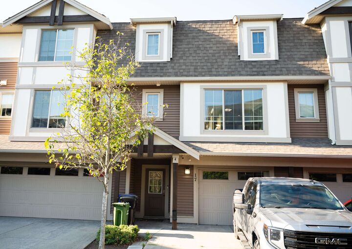Property Photo: 45025 Wolfe Road 17 BC V2P 7V9