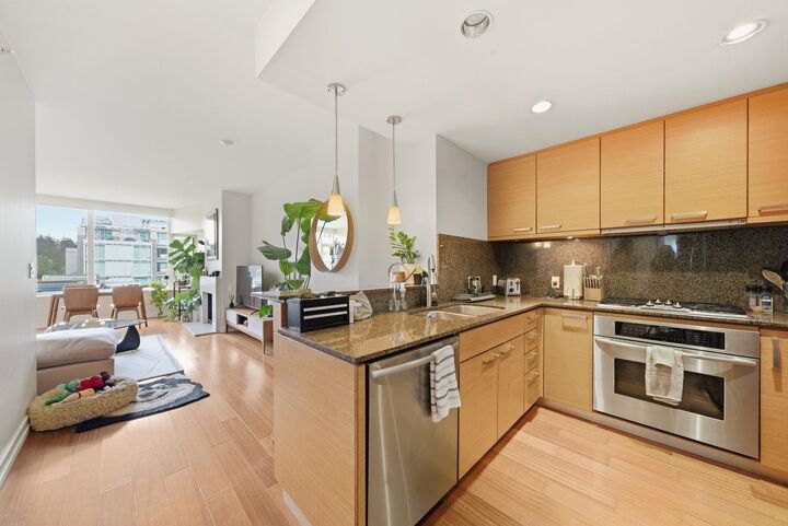 Property Photo: 1925 Alberni Street 404 BC V6G 0A3