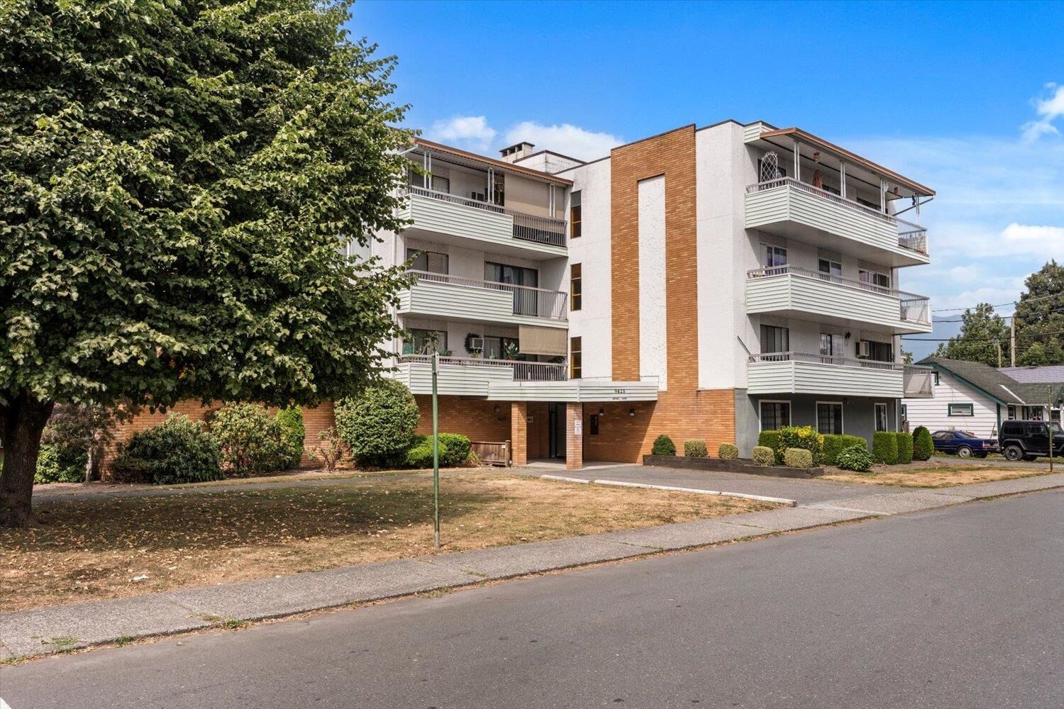 Property Photo: 9425 Nowell Street 303 BC V2P 4X8