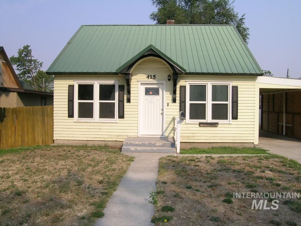 Property Photo:  415 20th Ave N  ID 83686 