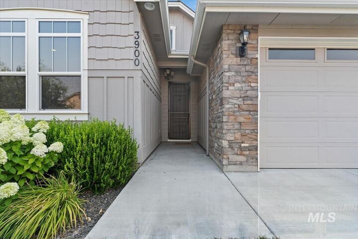 Property Photo:  3900 S Lone Pine Ave  ID 83642 