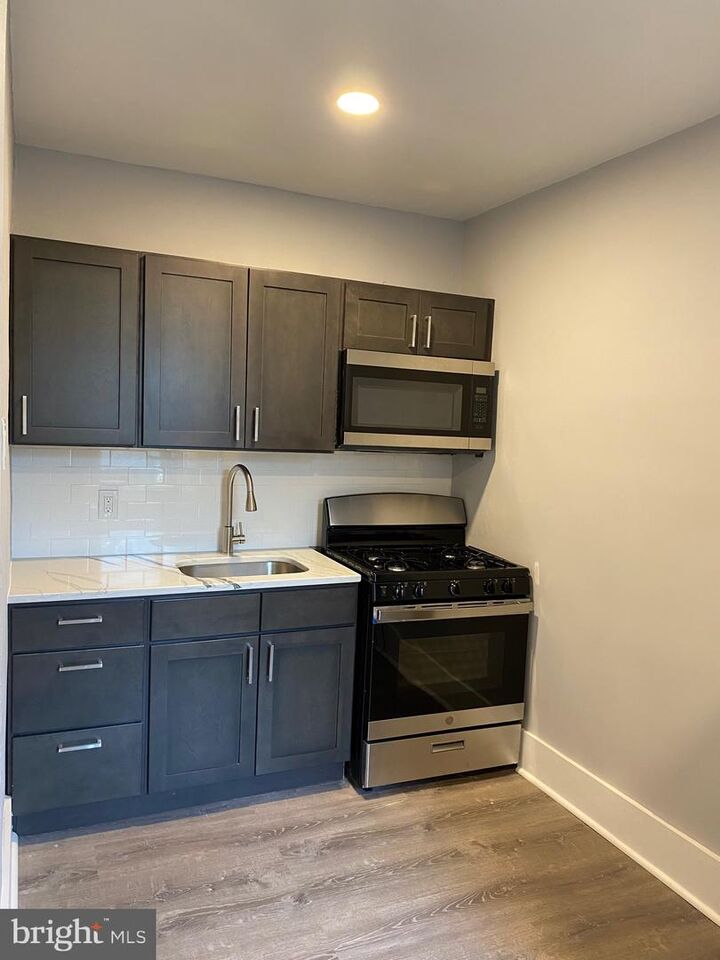 Property Photo: 45-48 E Cliveden Street 204 PA 19119