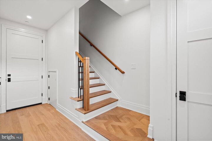 Property Photo:  107 N West Street  VA 22314 
