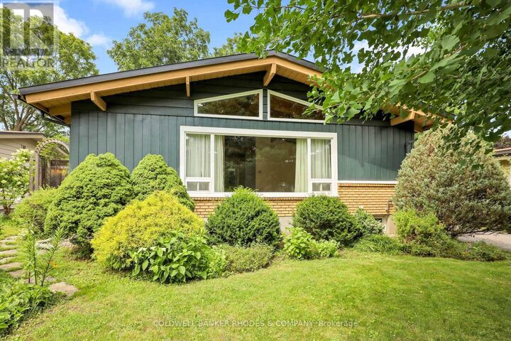 Property Photo: 359 Mountbatten Avenue ON K1H 5W2