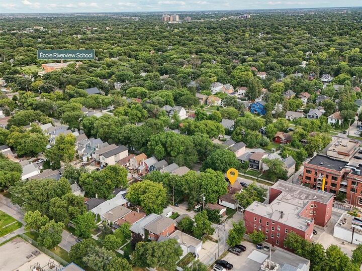 Property Photo:  255 Morley Avenue  MB R3L 0Y2 