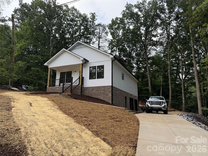 Property Photo: 1135 Pinebrook Avenue SE NC 28690
