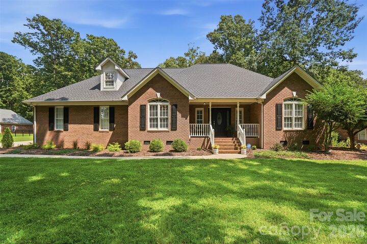Property Photo:  7627 Maple Bluff Lane  NC 28025 