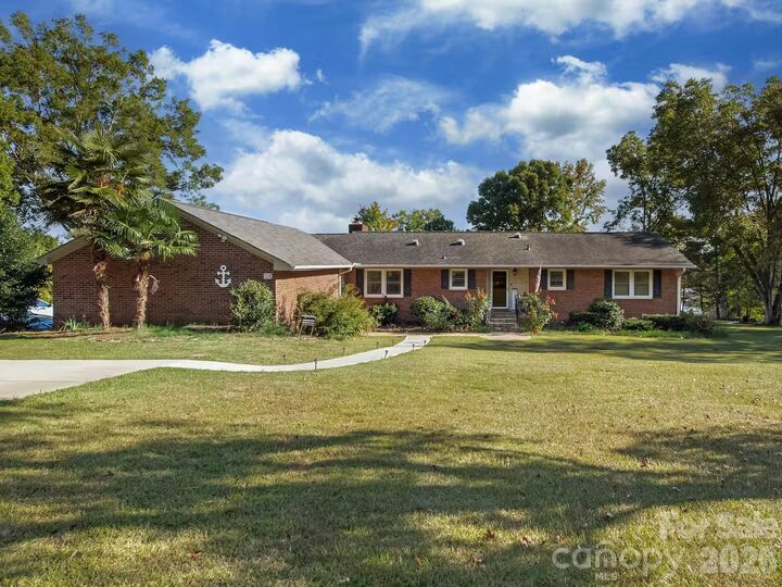 Property Photo: 1475 Riverview Circle SC 29714