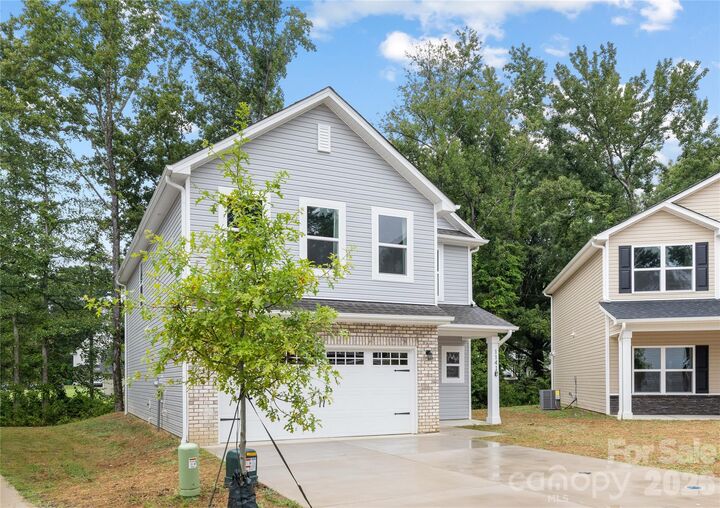 Property Photo: 5035 San Francisco Circle NC 28216