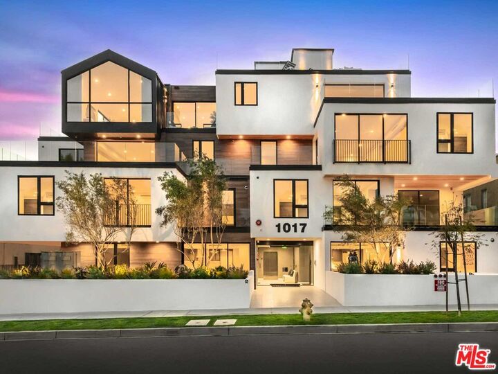Property Photo: 1017 N Croft Ave, Unit 203 CA 90069
