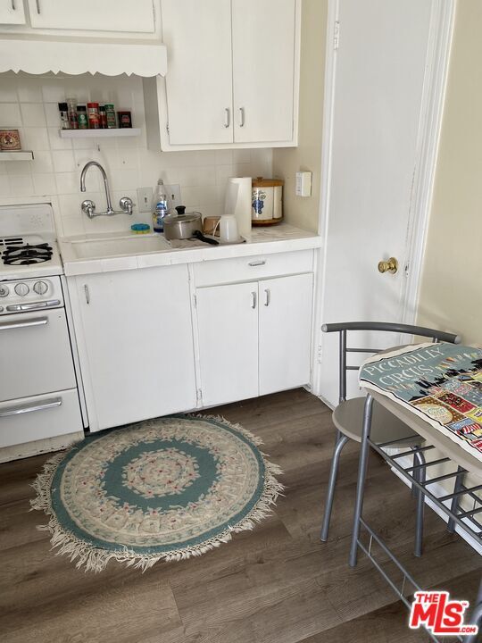 Property Photo: 725 S Lorraine Blvd, Unit 1/2 CA 90005