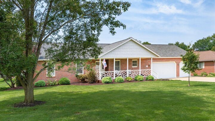 Property Photo: 645 Lakeshore W Drive OH 43025