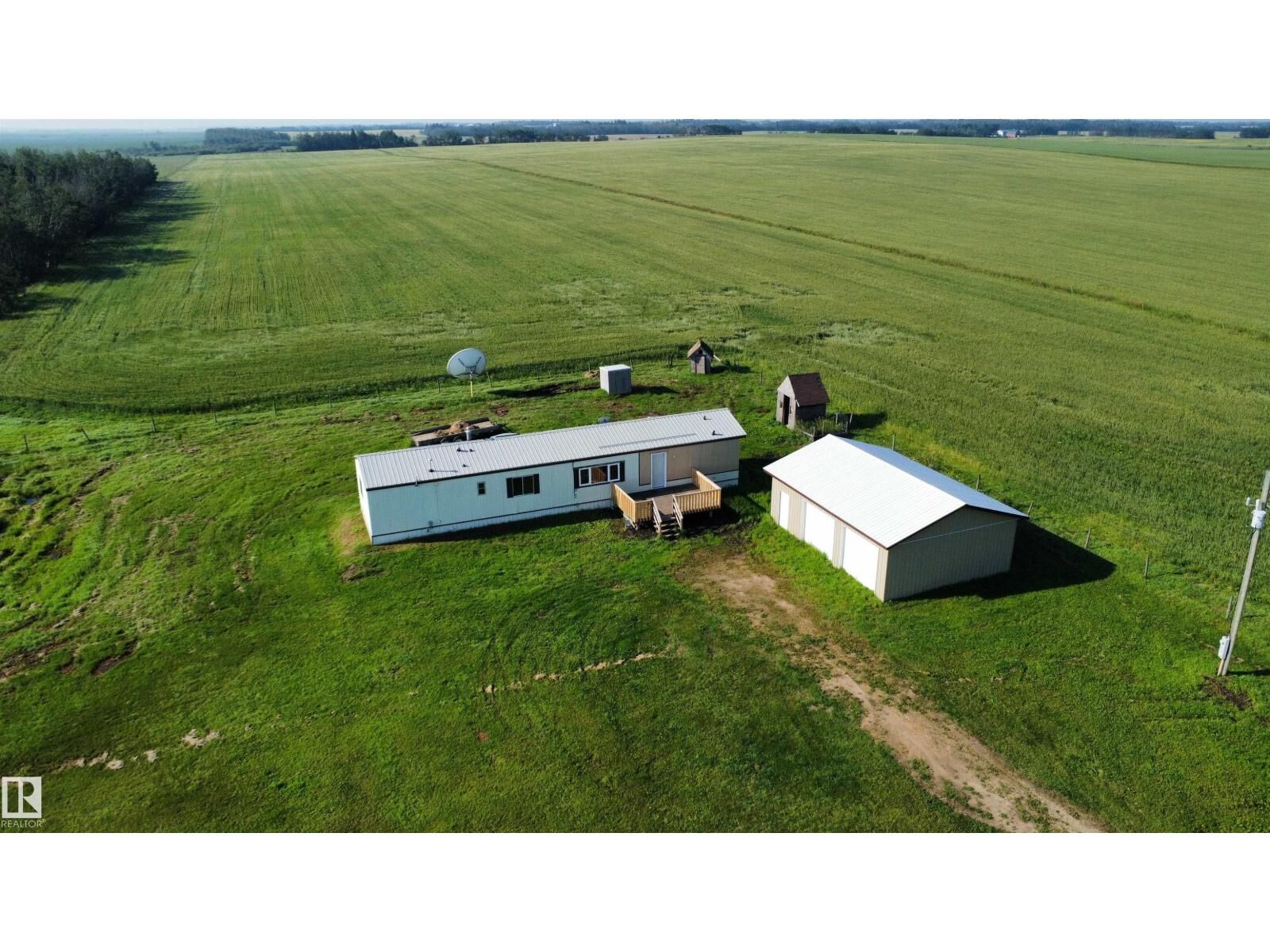 Property Photo: 26417 Twp Rd 582 AB T0G 1W0