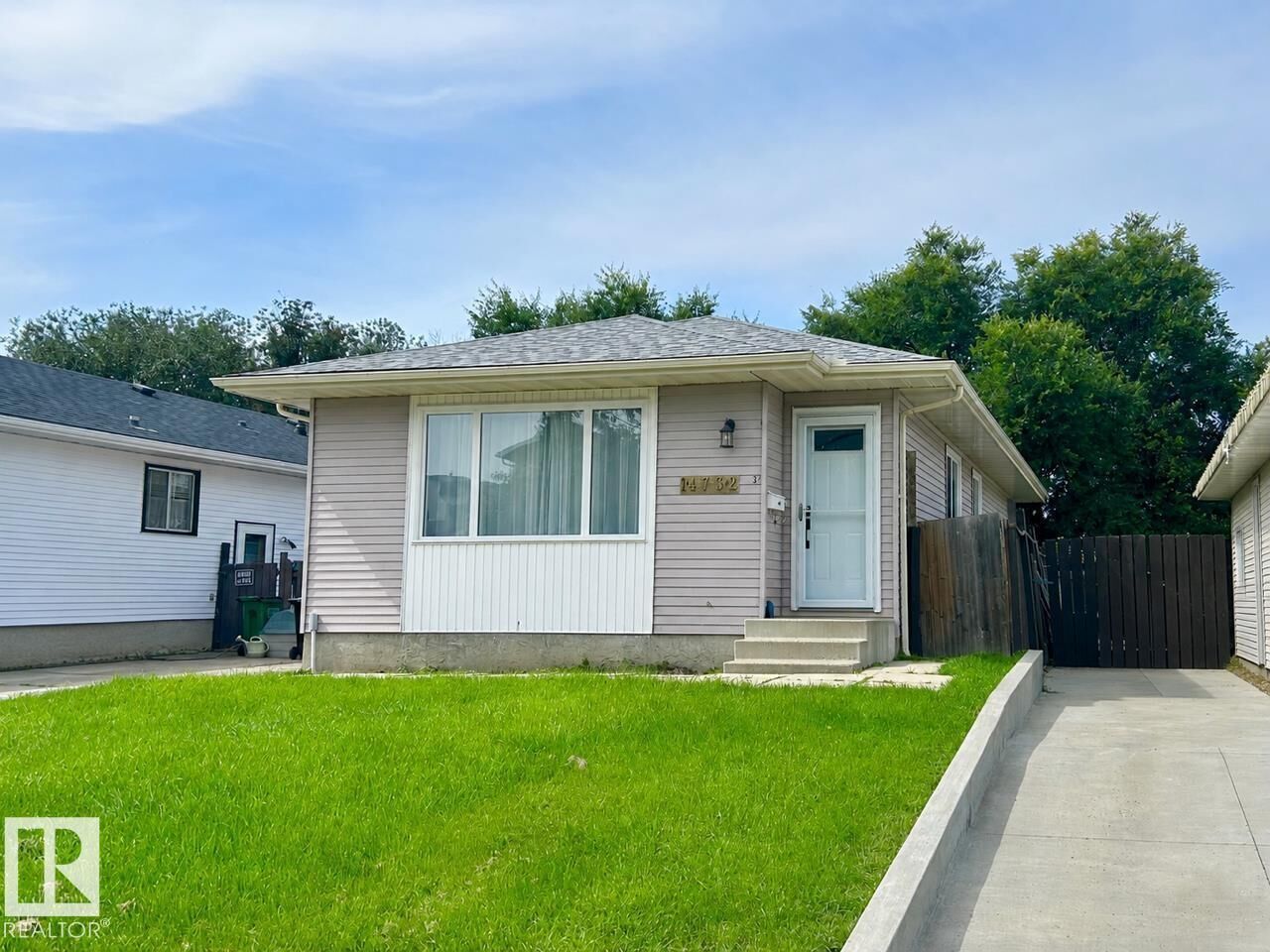 Property Photo: 14732 32 St NW AB T5Y 2G3