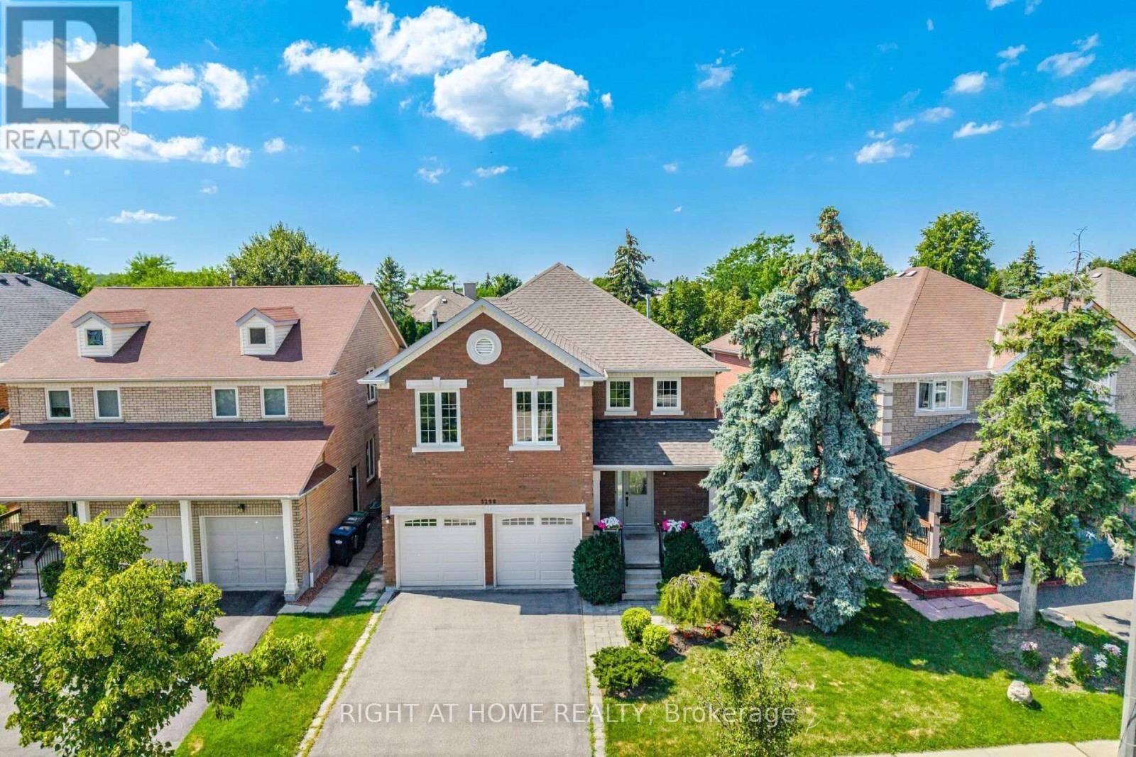 Property Photo: 5296 Middlebury Drive ON L5M 5E5