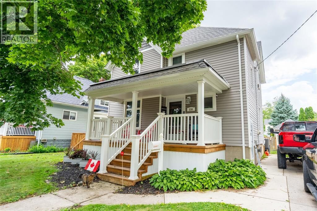 Photo de la propriété:  236 Brock Street South  ON N7T 2W6 