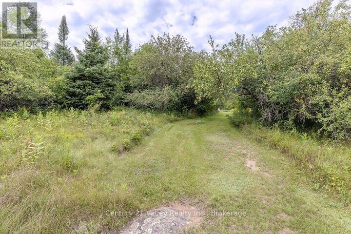 Property Photo:  290 Pucker Street  ON K7V 3Z9 