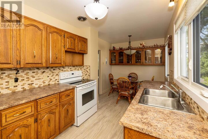Property Photo:  53 Melvin Ave  ON P7A 7C3 