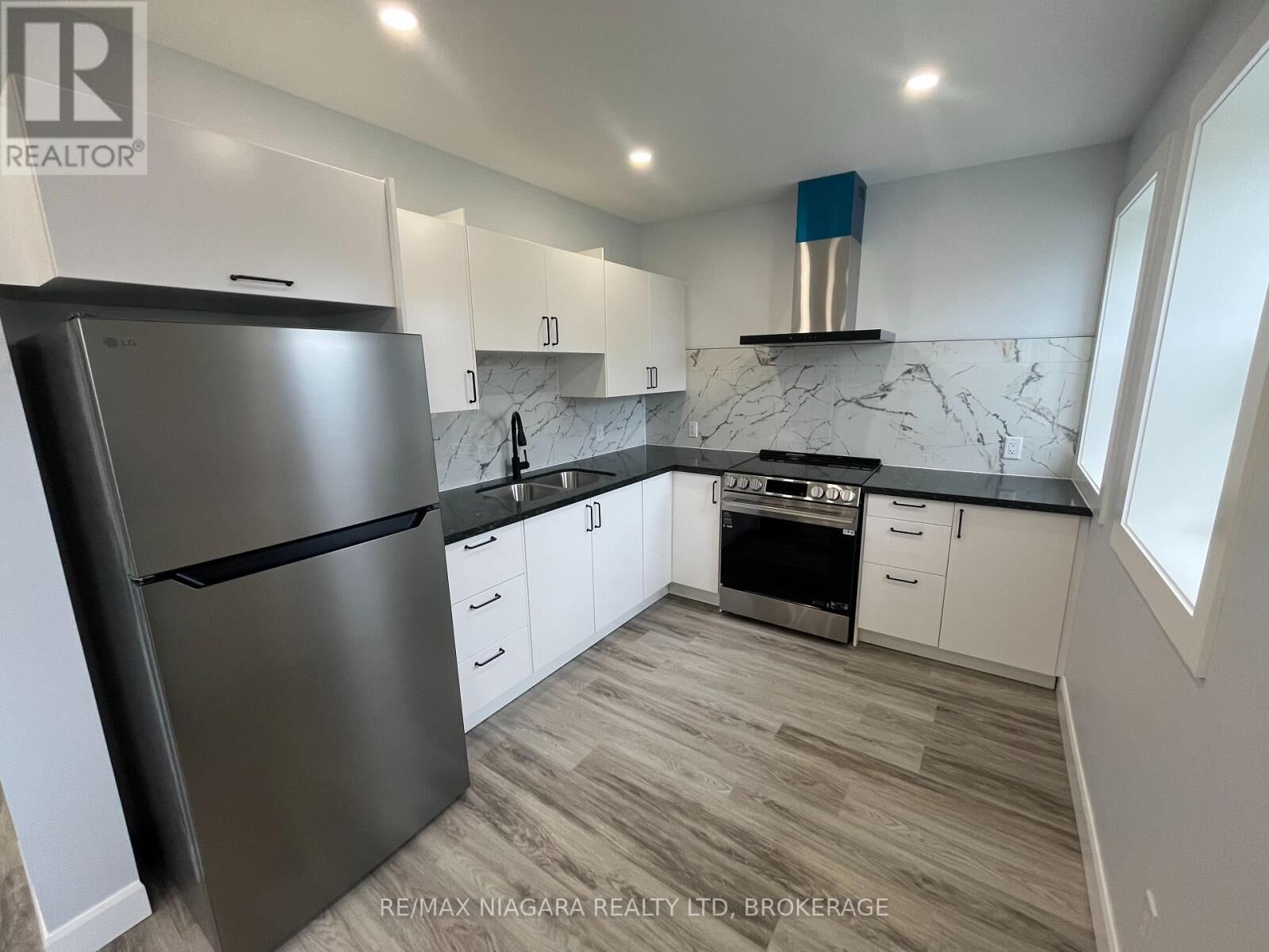 Property Photo:  243 Dufferin Street  ON L2A 2T7 