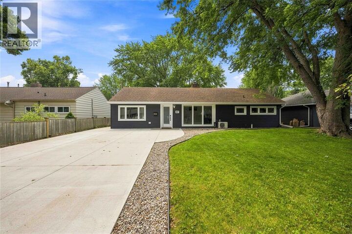 887 McCaw Street — photo 1