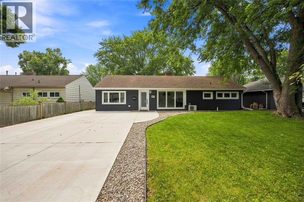 Photo de la propriété:  887 McCaw Street  ON N7V 2X4 