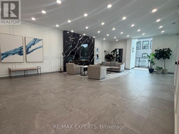 Property Photo:  71 Wyndham Street South 210  ON N1E 5R3 