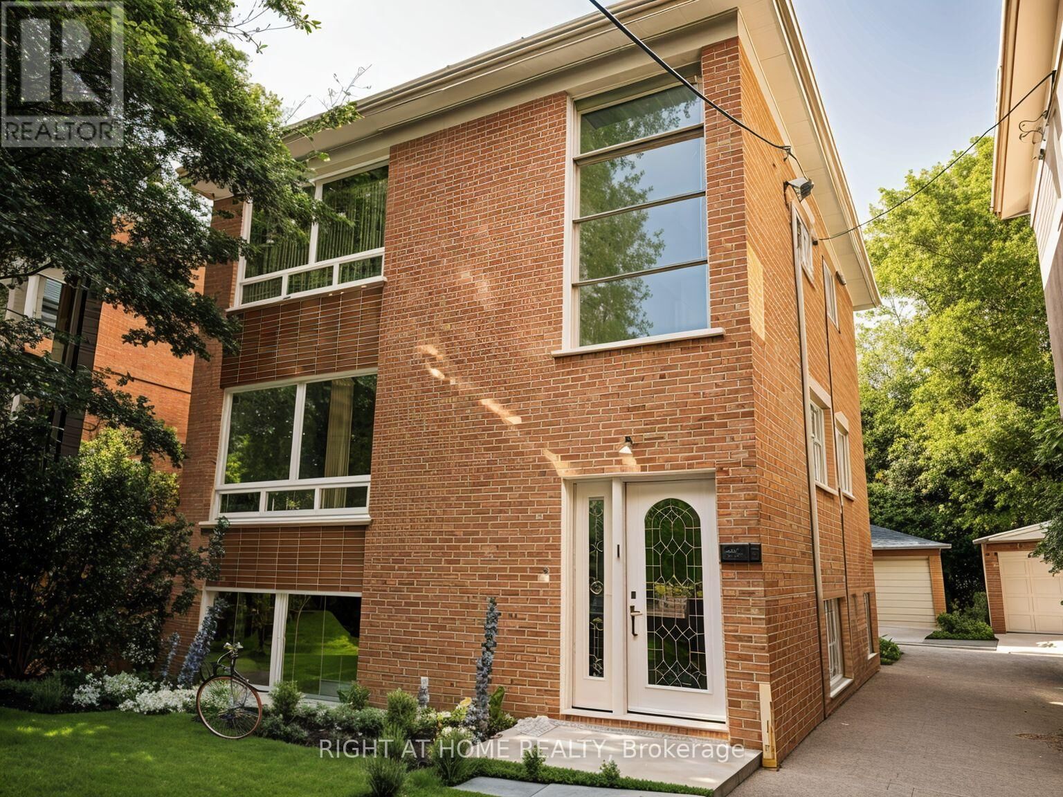 Property Photo: 538 Merton Street 2 ON M4S 1B3