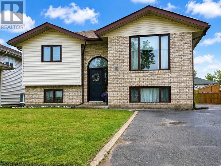 Property Photo:  312 Caribou Cres  ON P7C 5Z6 