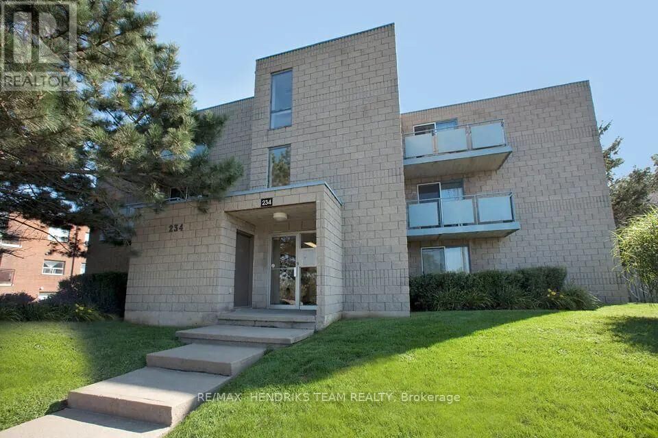 Property Photo: 234 Oakdale Avenue 201 ON L2P 2K6