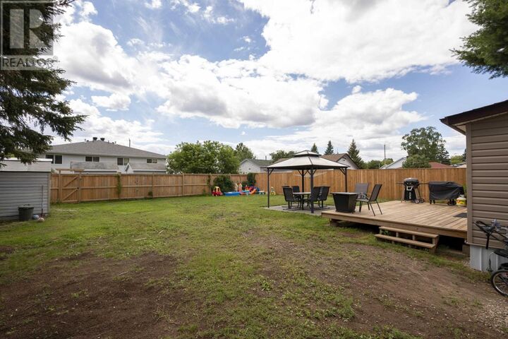 Property Photo:  825 Newport Ave  ON P7A 6J8 