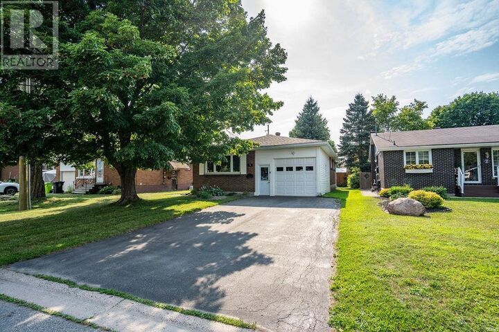 Property Photo:  5 Royal Rd  ON P6C 5G8 