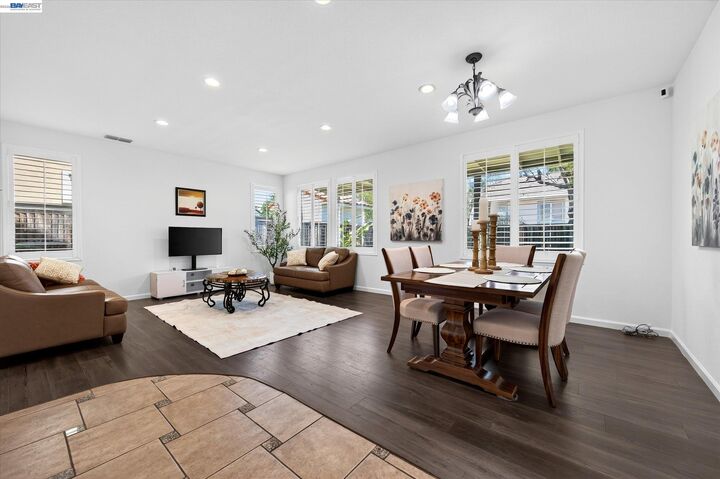 Property Photo:  2661 Zepher Ct  CA 94531 