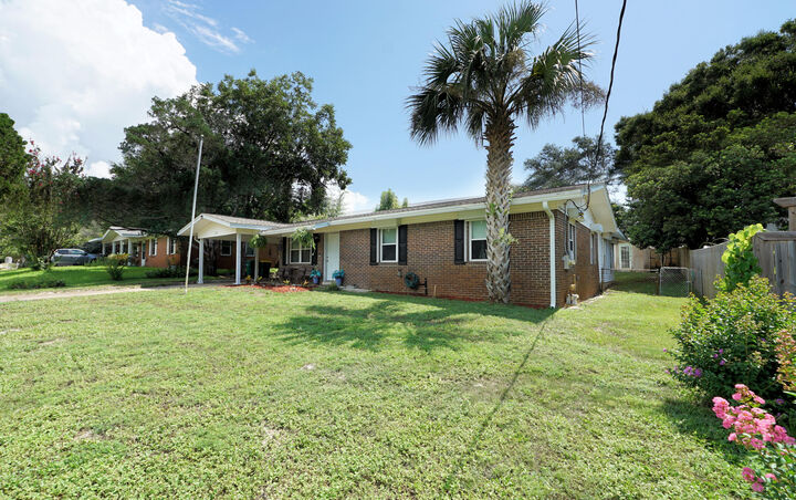 Property Photo: 127 Pryor Drive FL 32569